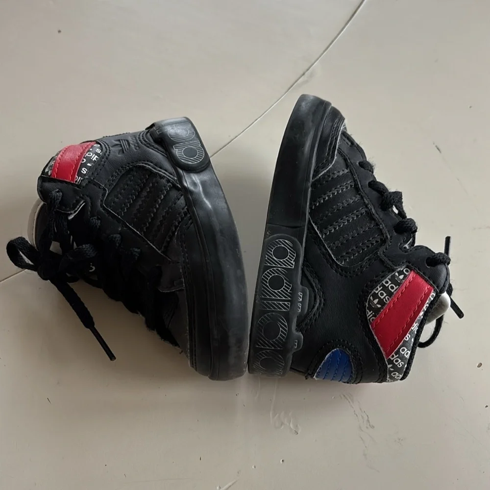 🍀EUC Adidas Black and Red Baby Walker Shoes EUC